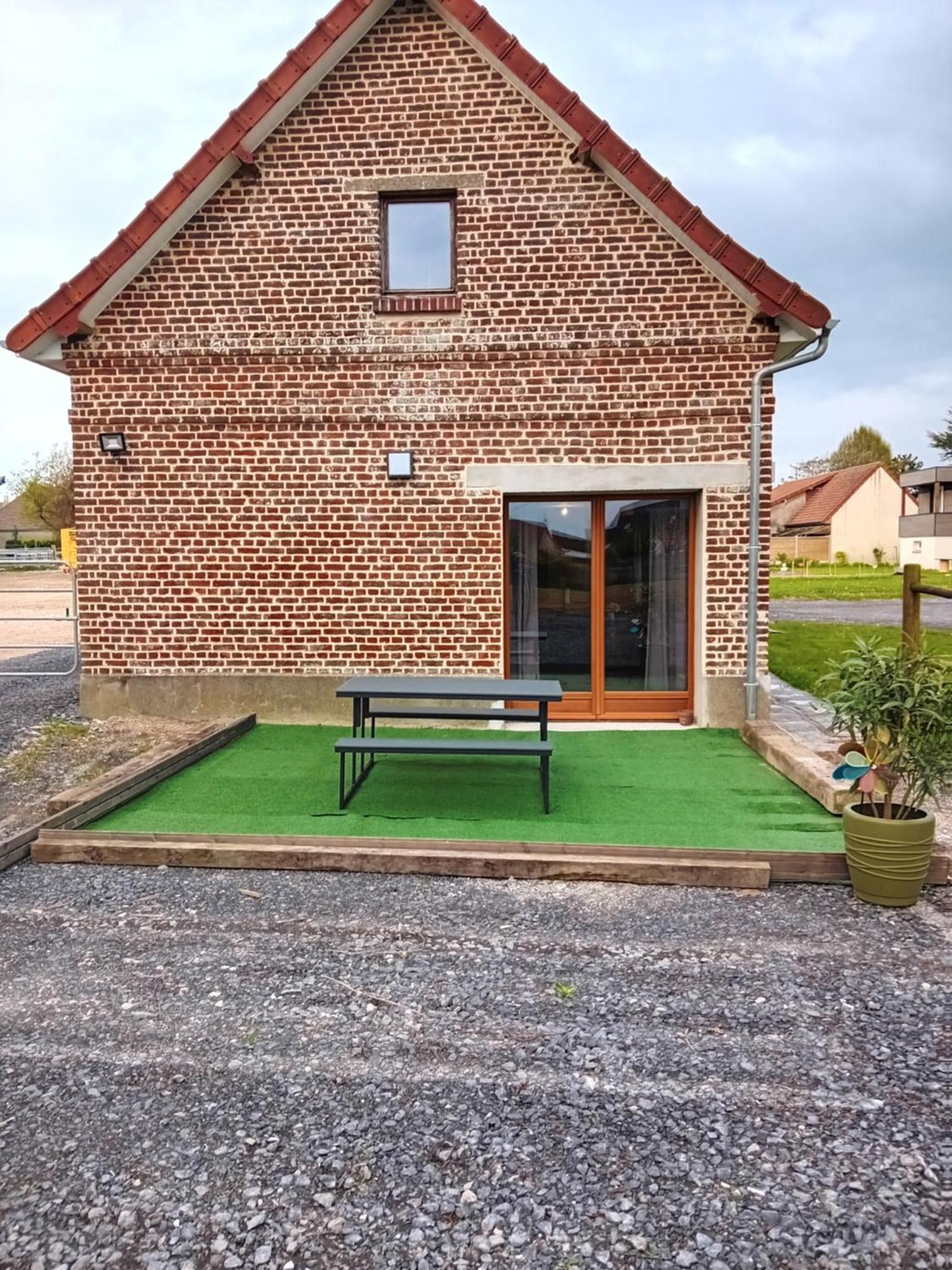 Gite Ferme Du Marronnier Derchigny Exterior foto